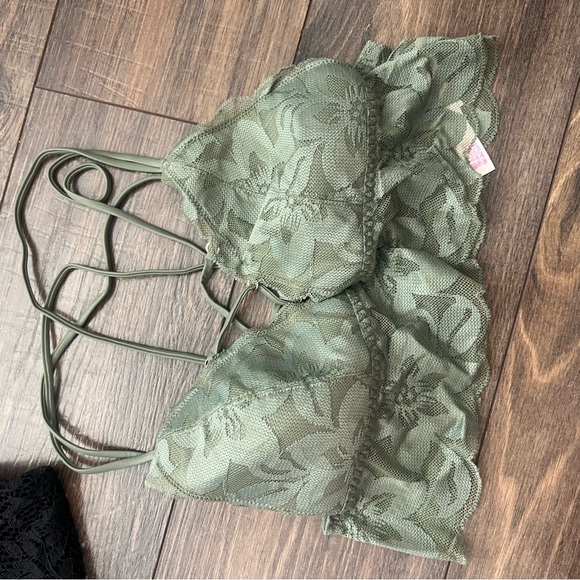 Victoria’s Secret lot!! Panties and bralettes and lingerie - Picture 13 of 16